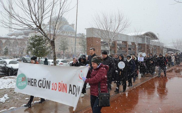 Kar yağışı sigarayla mücadeleye engel olmadı G3