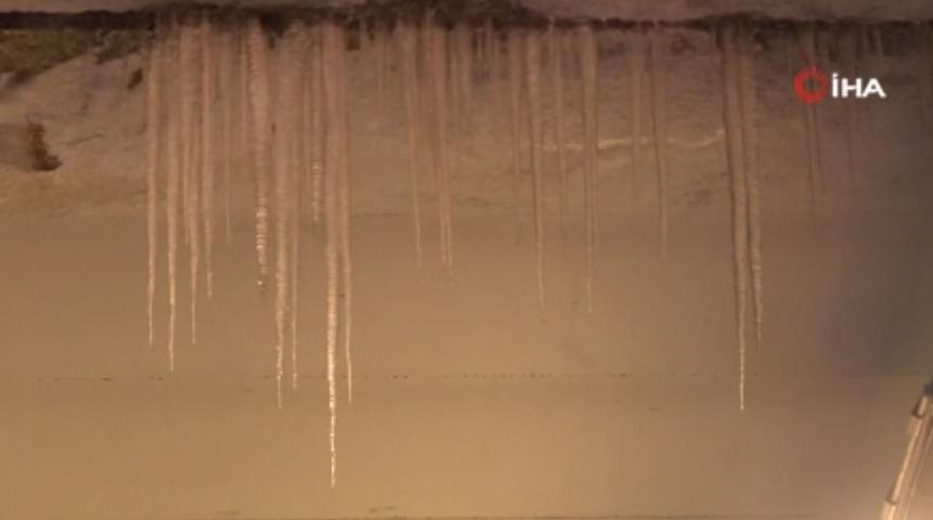 İstanbul'da buz sarkıtı tehlikesi! 