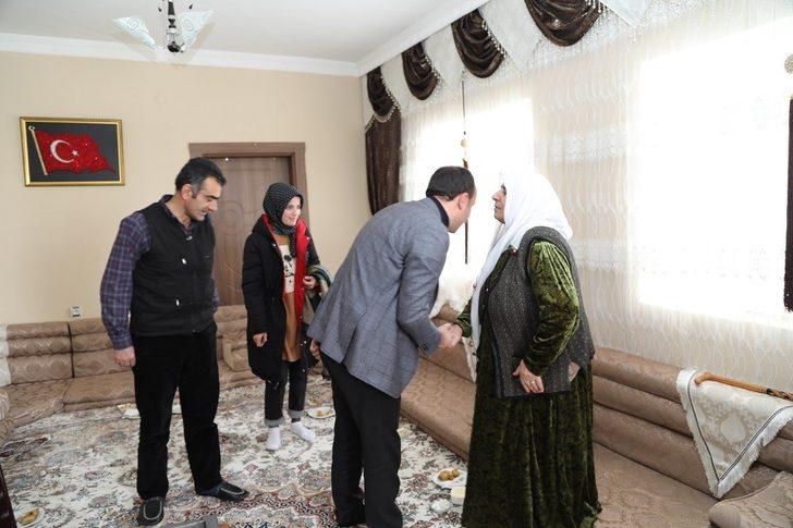 Kaymakam Solak şehit ailelerini evlerinde ziyaret etti G2