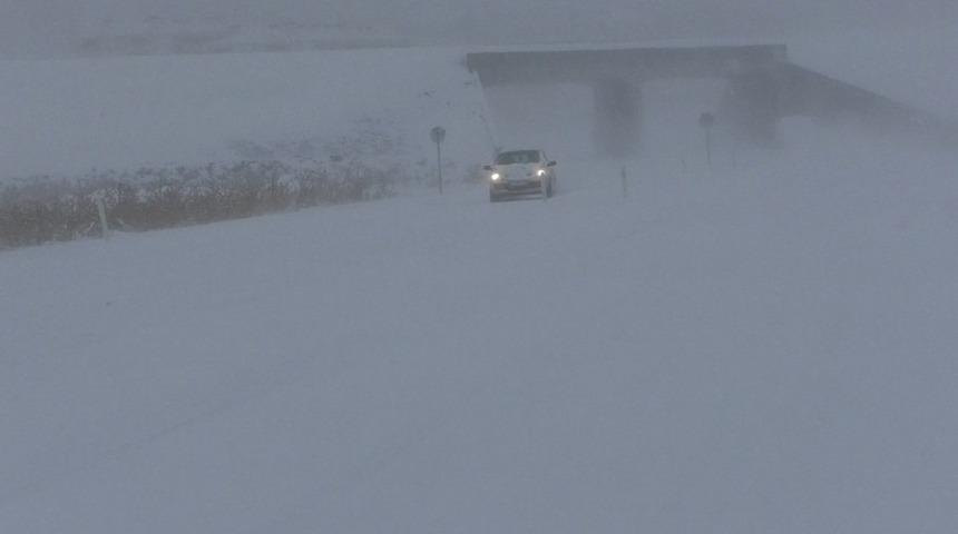 Kars’ta ulaşıma kar engeli