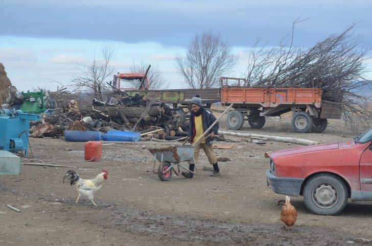 Çobanlar hem kış şartları hem de arazi şartları ile mücadele ediyor G3