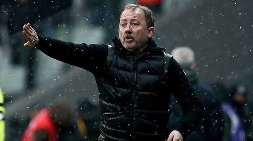 Beşiktaş'ın y&uuml;z&uuml; Sergen Yal&ccedil;ın ile g&uuml;l&uuml;yor