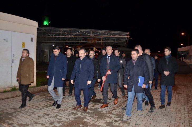 Bakan Yardımcısı Çataklı Deprem bölgesine gönderilecek konteynerleri inceledi G1