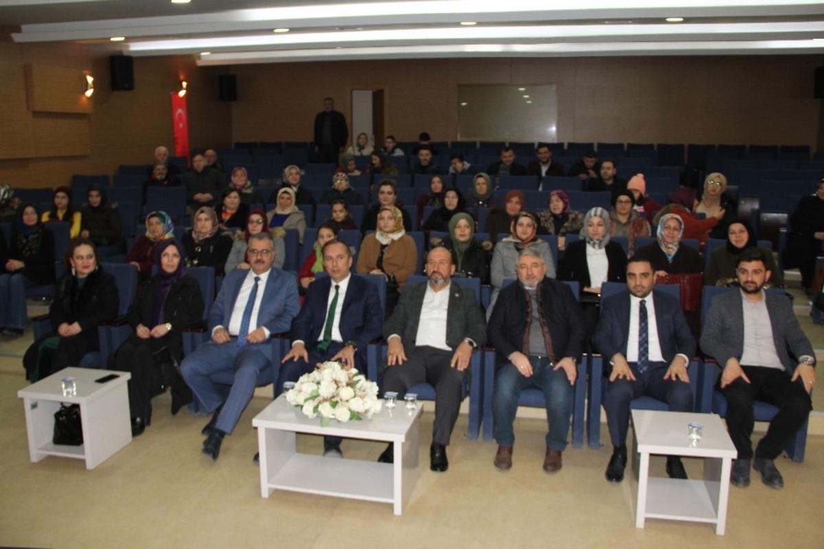 AK Parti&rsquo;den &ldquo;Koruyucu Aile&rdquo; eğitimi