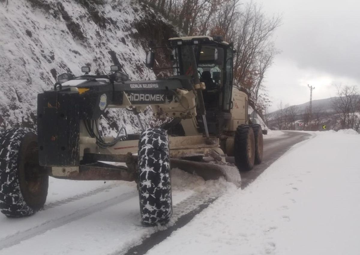 Gemlik&rsquo;te kapanan yollara anında m&uuml;dahale