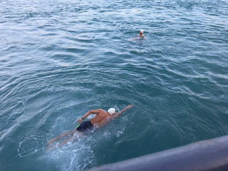 Buz gibi havada İstanbul Boğazı’nda yüzdüler G2