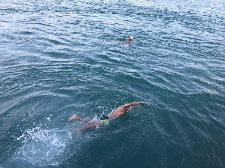 Buz gibi havada İstanbul Boğazı’nda yüzdüler G4