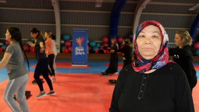 Emekliliğindeki boş zamanlarını spor yaparak değerlendiriyor