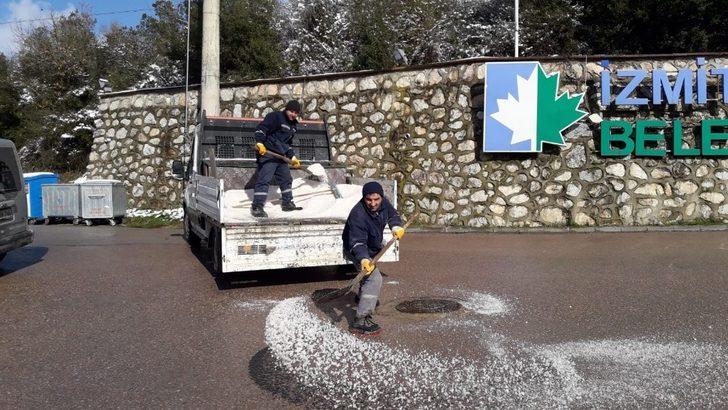 İzmit Belediyesi’nden kar mesaisi G3