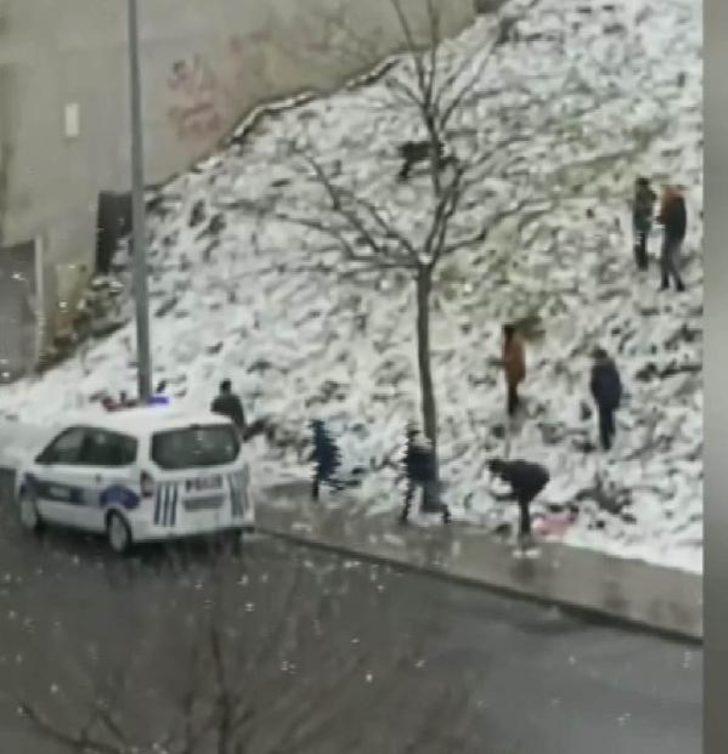 İstanbul'da çocukların kar tapu eğlencesi! Polisler de katıldı G4