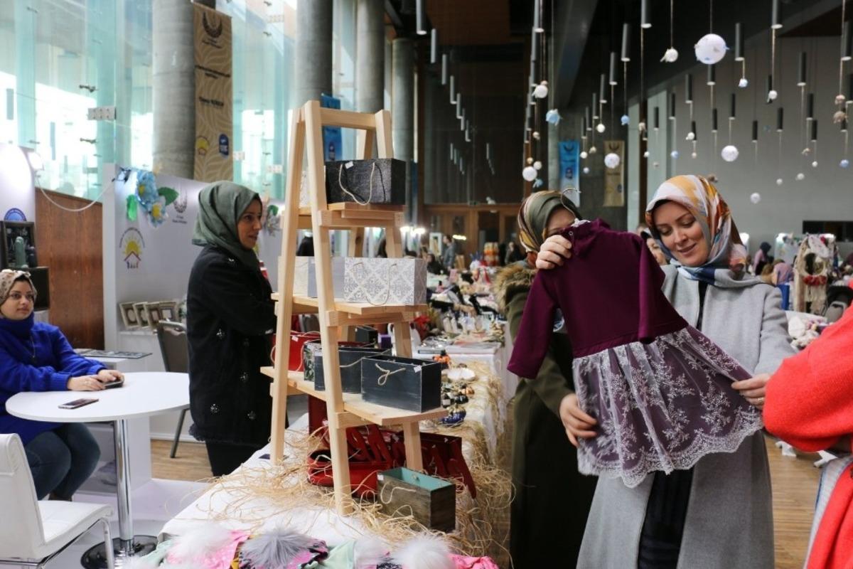 Girişimci kadınlar Hatice K&uuml;bra Tongar ile buluştu