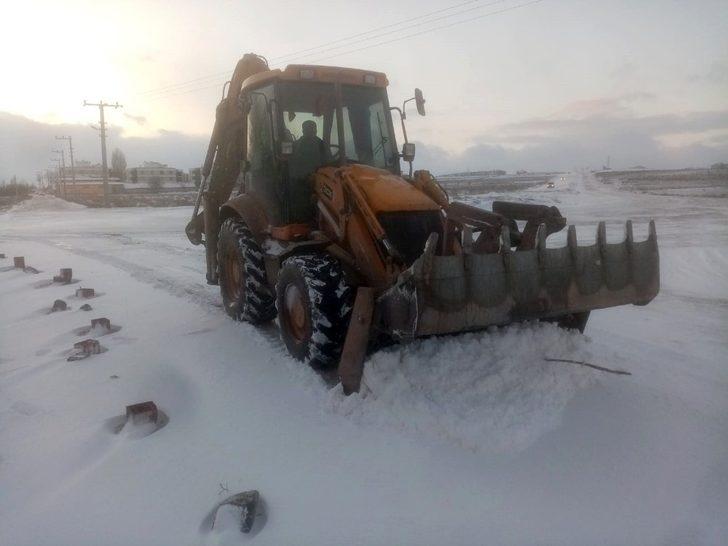 Tepebaşı’nda kar ile mücadele sürüyor G3