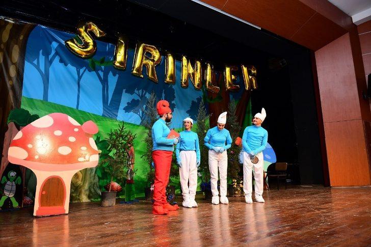 ‘Şirinlerin Maceraları’ tiyatro oyunu ilgi gördü G1