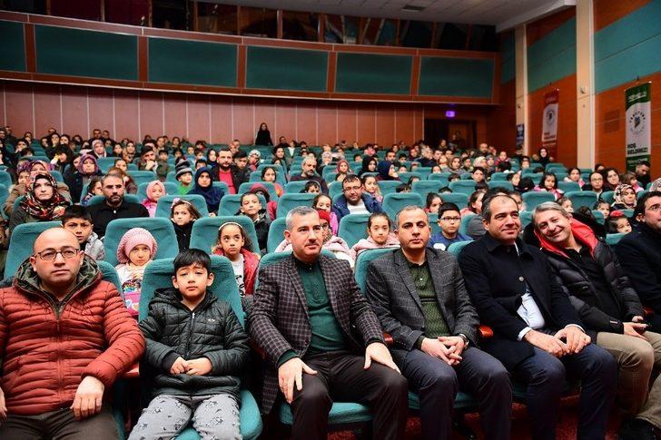 ‘Şirinlerin Maceraları’ tiyatro oyunu ilgi gördü G2