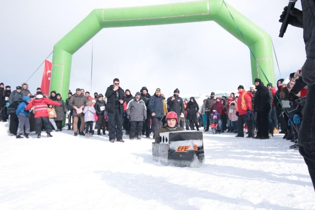 Karton Kızak Yarışması&rsquo;nda &ouml;d&uuml;ller sahiplerini buldu