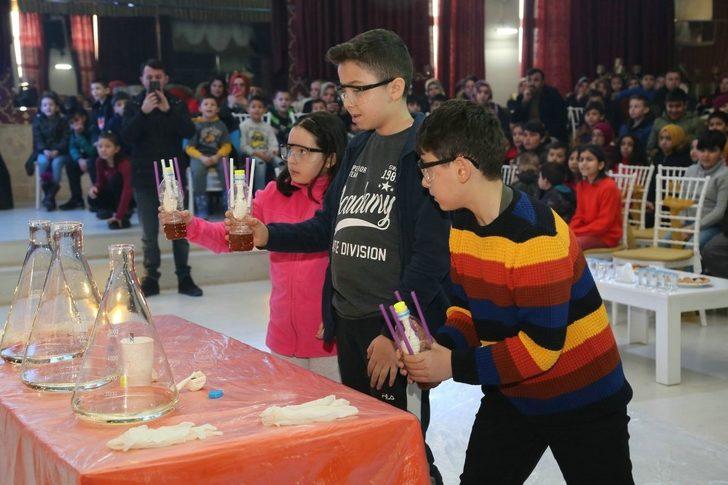 Başkan Kurt çocuklarla deney yaptı G1