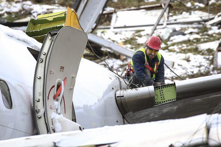 Sabiha Gökçen'de pistten çıkan uçağın enkazı kaldırılıyor G1