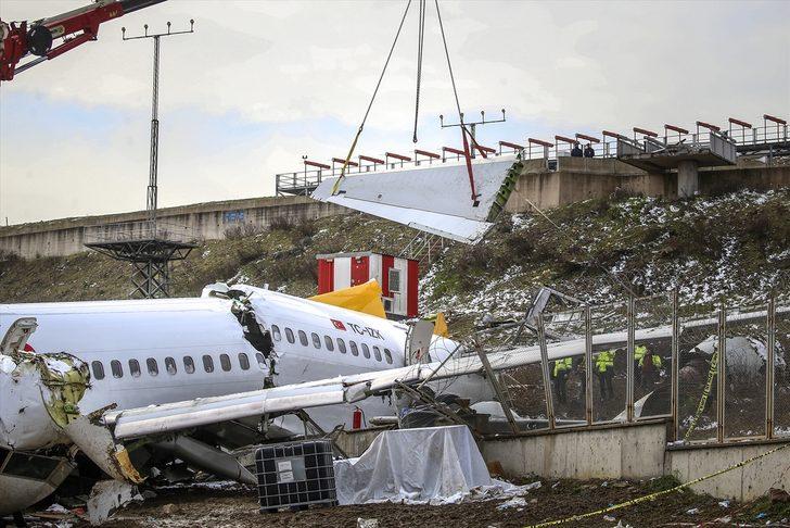 Sabiha Gökçen'de pistten çıkan uçağın enkazı kaldırılıyor G4