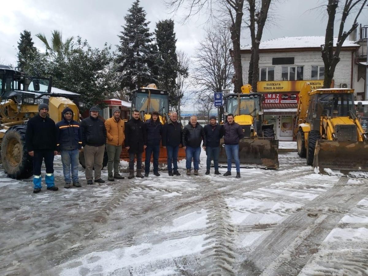 Ak&ccedil;akoca belediyesi kar mesaisini s&uuml;rd&uuml;r&uuml;yor