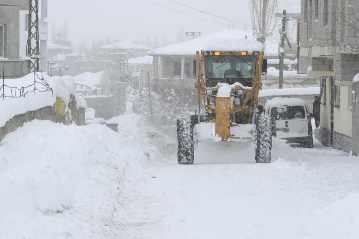 İpekyolu Belediyesinden karla m&uuml;cadelede &ccedil;alışması