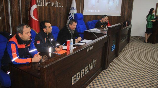 Arama kurtarma ekibi kurmak için bir araya geldiler