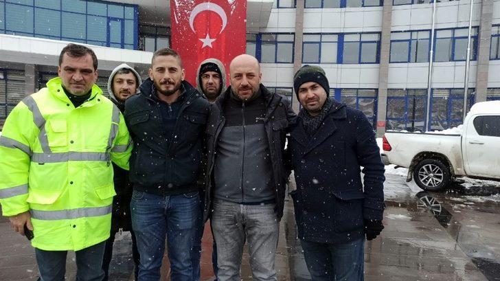 Düzce Belediyesi gece gündüz kar mücadelesi yapıyor G2