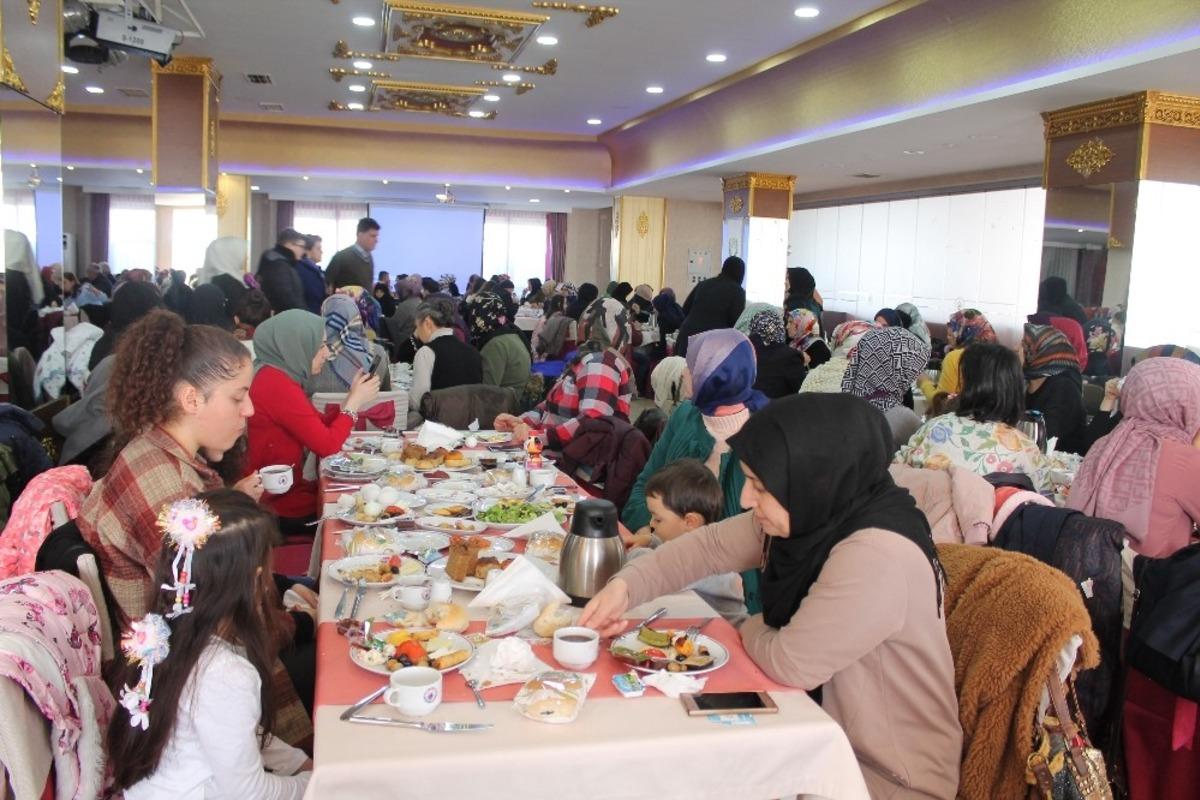 Makedonya&rsquo;da a&ccedil;ılacak kız yurduna yazar Şule Y&uuml;ksel Şenler&rsquo;in adı verilecek