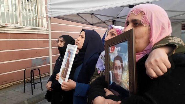 HDP önünde ‘parmak sallama’ gerginliği