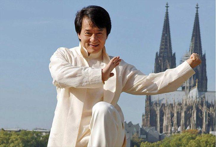 Jackie Chan'den korona virsne panzehir bulanlara byk dl