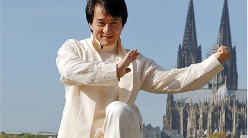 Dünyaca ünlü oyuncu Jackie Chan'den korona virüsüne panzehir bulanlara büyük ödül