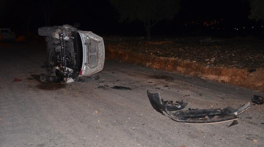 Kahramanmaraş'ta hafif ticari ara&ccedil; takla attı: 2 yaralı