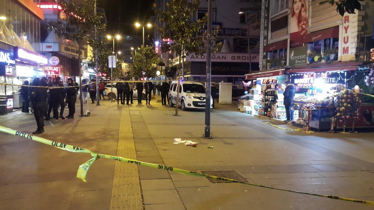 İstanbul'da dehşet! Yemek yerken başından vuruldu