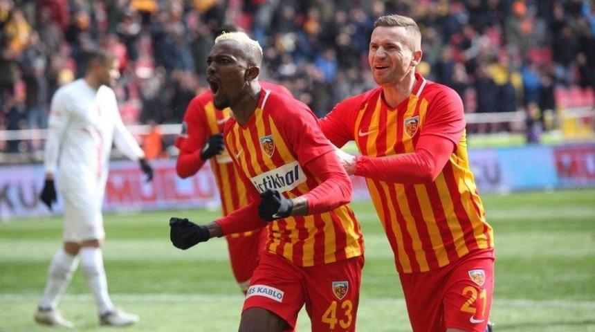 Mensah 2. gol&uuml;n&uuml; attı