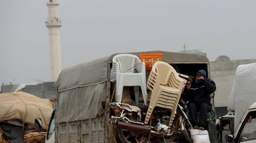 İdlib'den Türkiye sınırına göç edenlerin sayısı 830 bini buldu