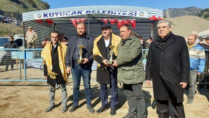 Kuyucak’ta develer depremzedeler yararına güreşti G2