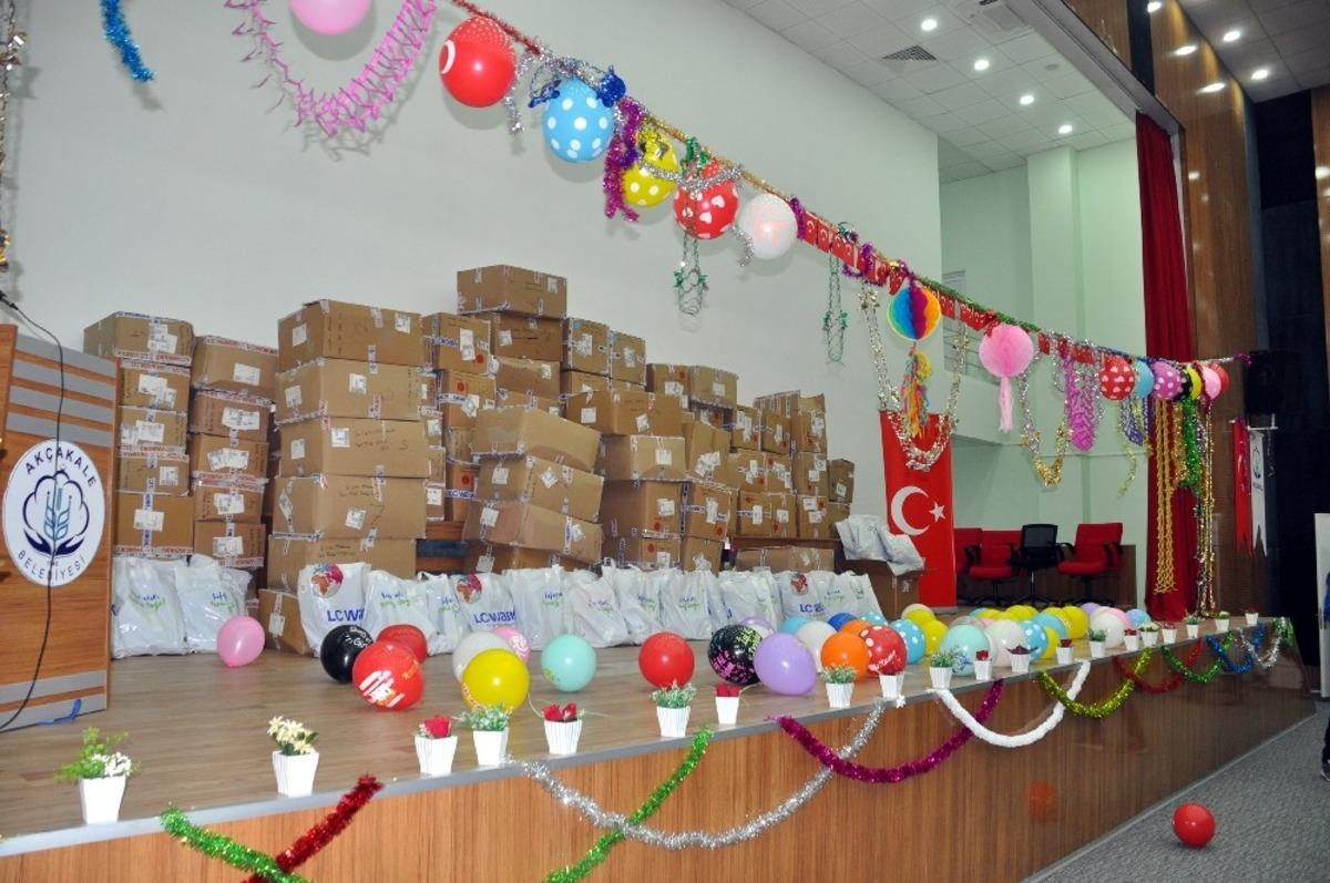 Ak&ccedil;akale Belediyesi&rsquo;nden 500 ihtiya&ccedil; sahibi &ouml;ğrenciye bot ve mont