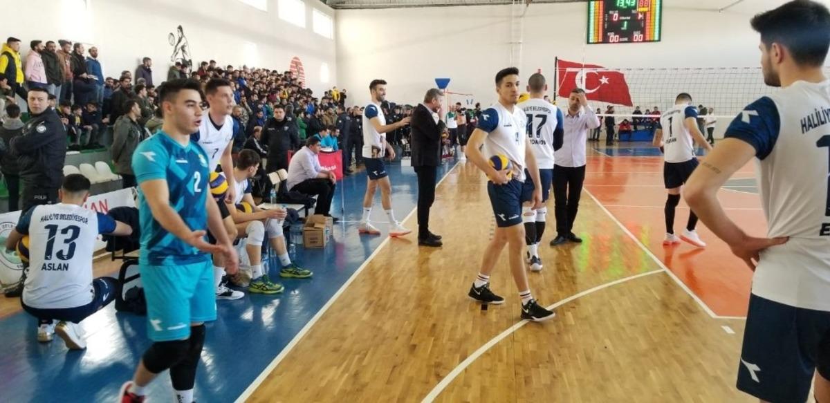 Haliliye Belediyespor liderliği s&uuml;rd&uuml;r&uuml;yor