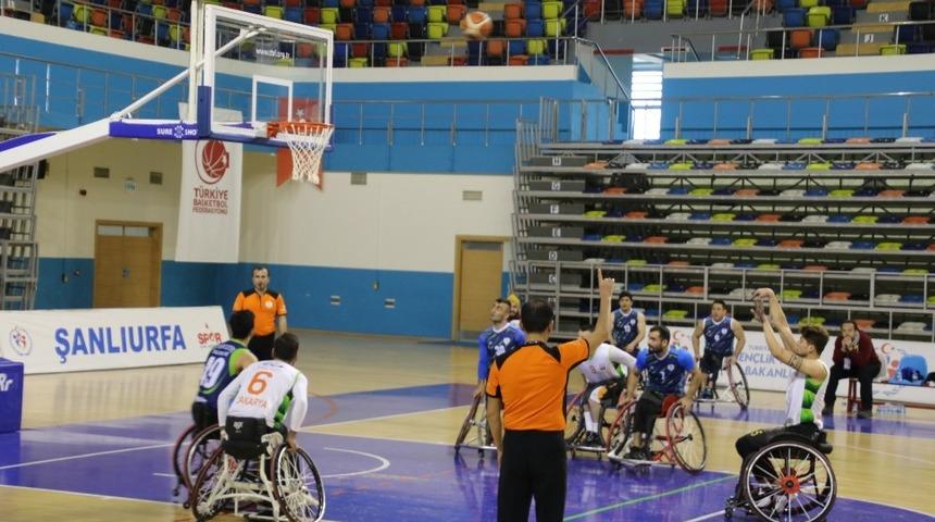 B&uuml;y&uuml;kşehir ekibi m&uuml;sabakadan galibiyetle ayrıldı