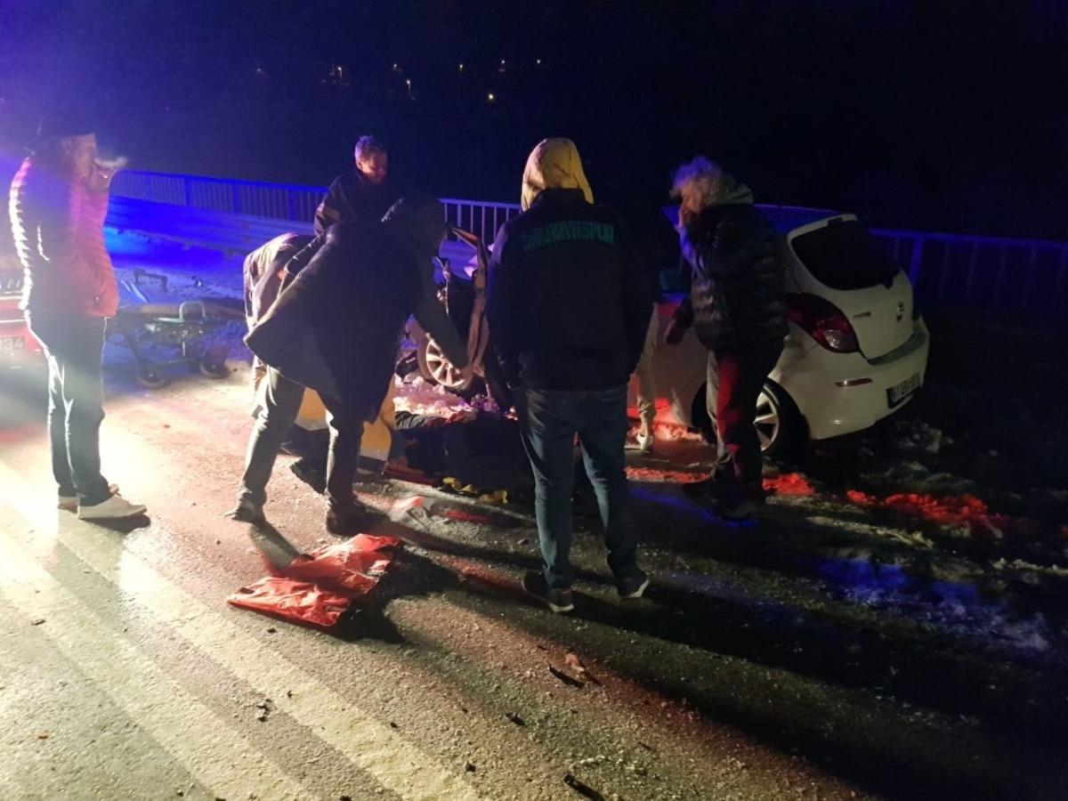 Otomobil ile kamyon &ccedil;arpıtı: 2 yaralı