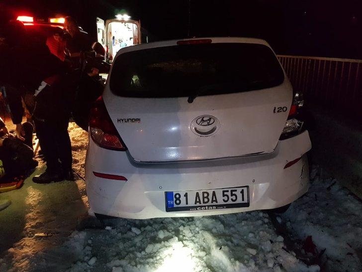 Otomobil ile kamyon çarpıtı: 2 yaralı G4