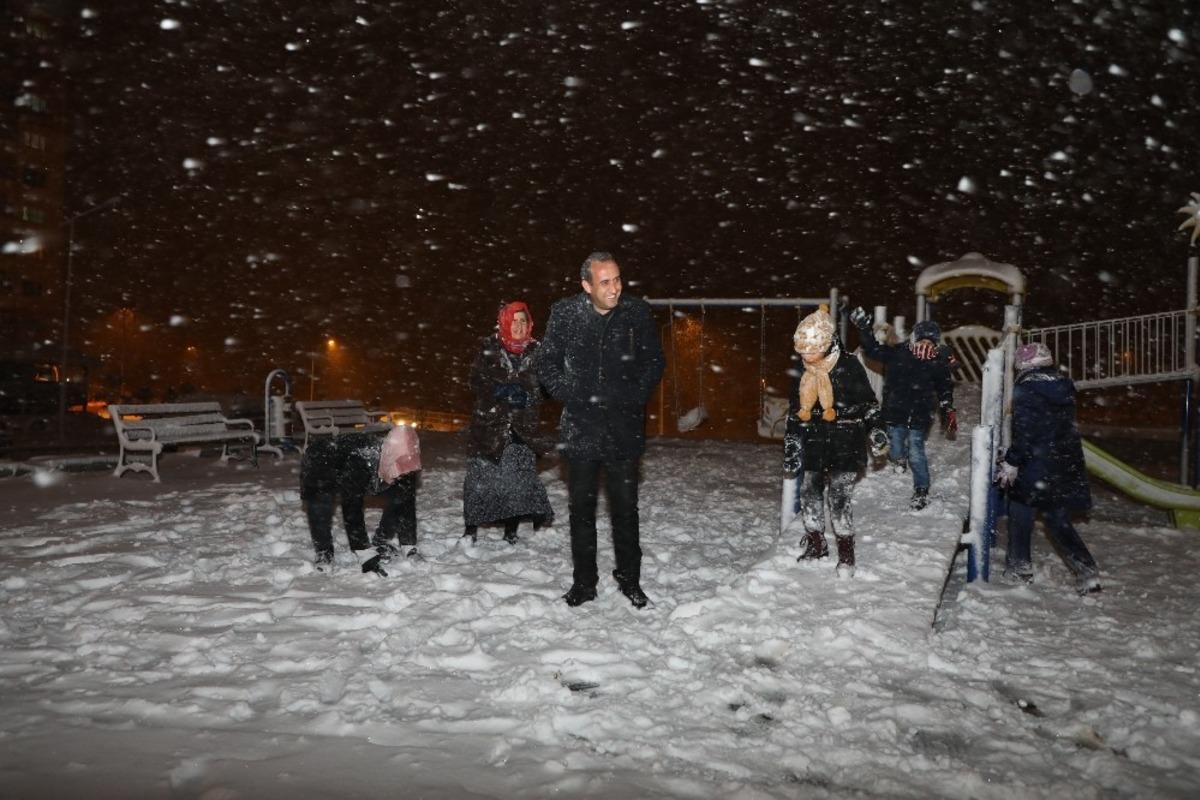 İncesu&rsquo;da ana yollar, kaldırımlar, kamuya a&ccedil;ık alanlar temizleniyor