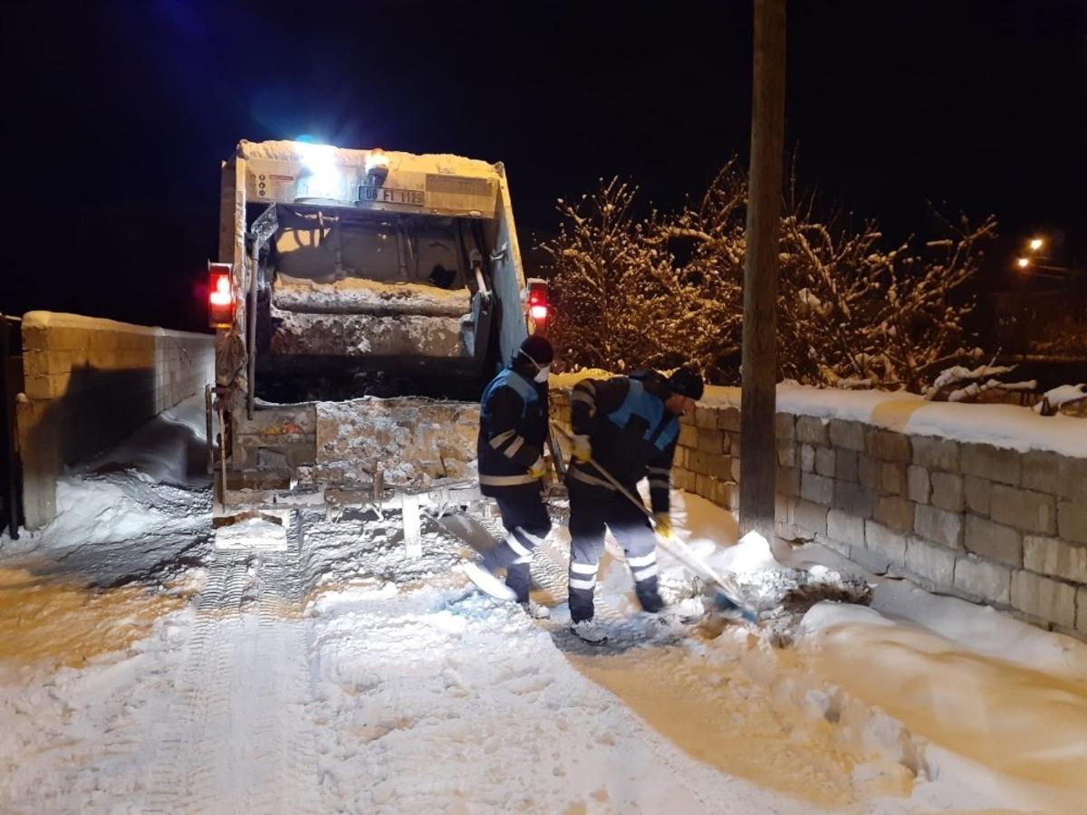 Tuşba&rsquo;da temizlik iş&ccedil;ilerinin zorlu kış mesaisi