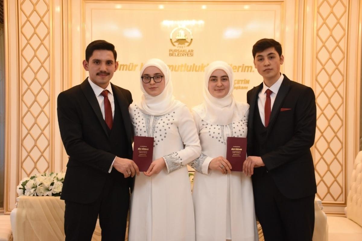 Pursaklar&rsquo;da kardeşler birbirlerine hem bacanak hem elti oldular