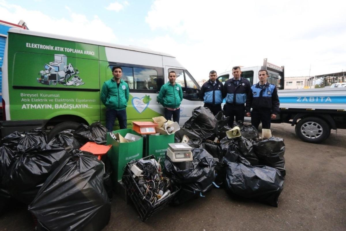 Zabıtanın deposundan ihtiya&ccedil; sahiplerine