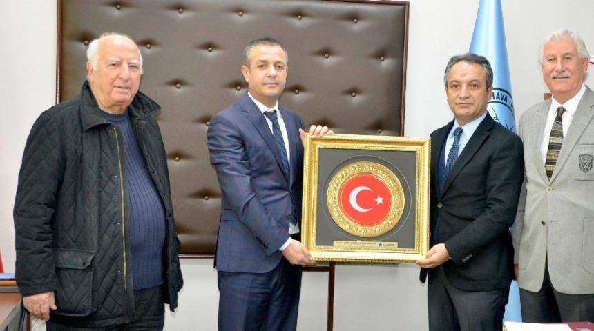 Karslıoğlu: "&Ccedil;ukurova Havaalanı yap işlet devret modeliyle inşa edilmemeliydi"