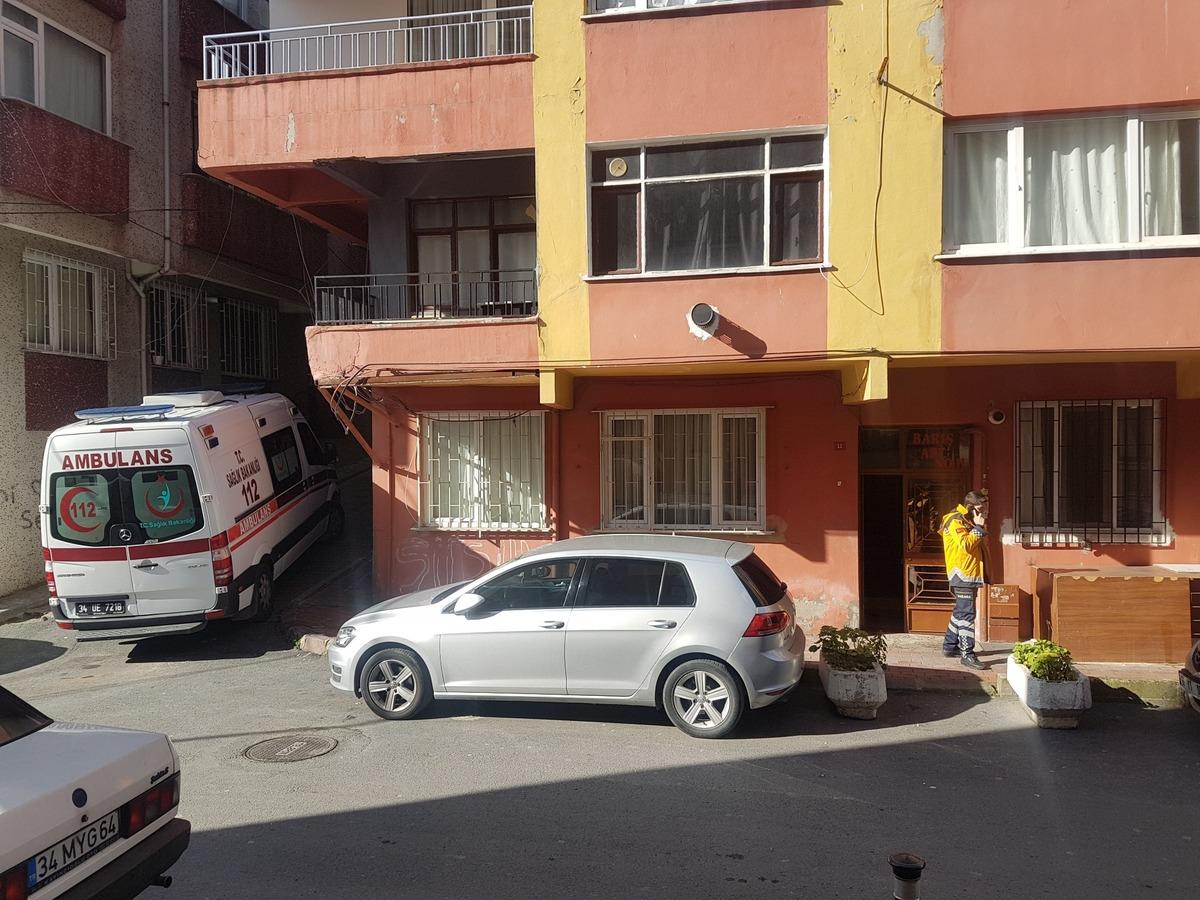 Şişli'de 6 yaşındaki &ccedil;ocuk evde &ouml;l&uuml; bulundu, anne ise hastaneye kaldırıldı