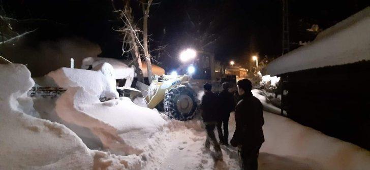 Kastamonu’da çıkan yangın traktör ve otomobili kül etti G3
