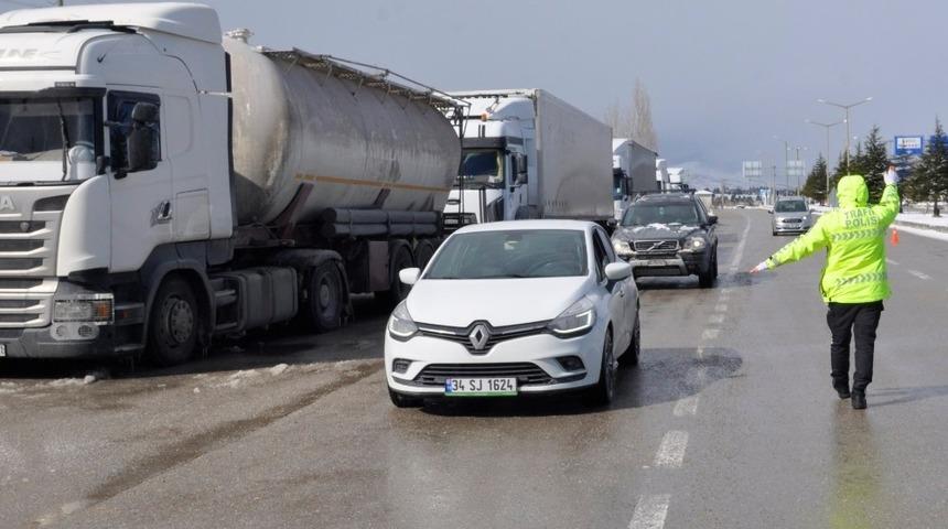 Yılın en soğuk günlerini yaşayan Aydın’da sürücülere ‘buzlanma’ uyarısı