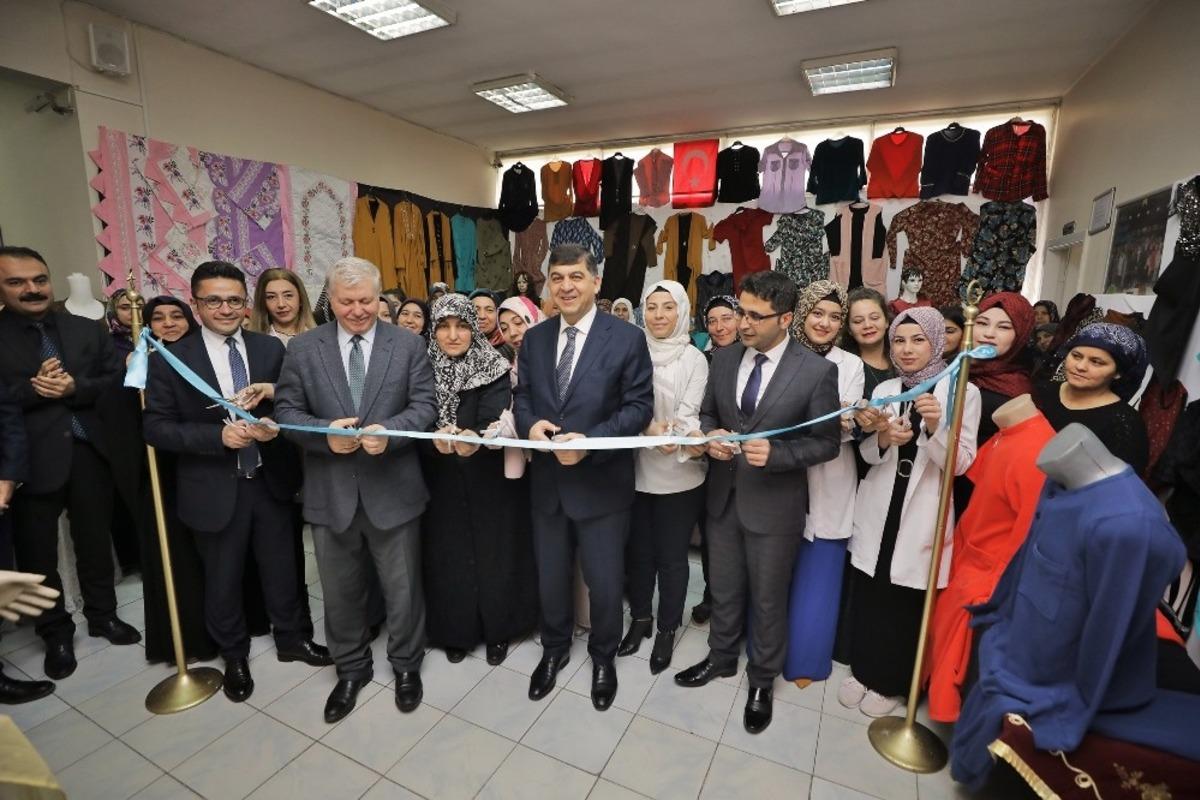 El emeği g&ouml;z nuru eserler g&ouml;r&uuml;c&uuml;ye &ccedil;ıktı