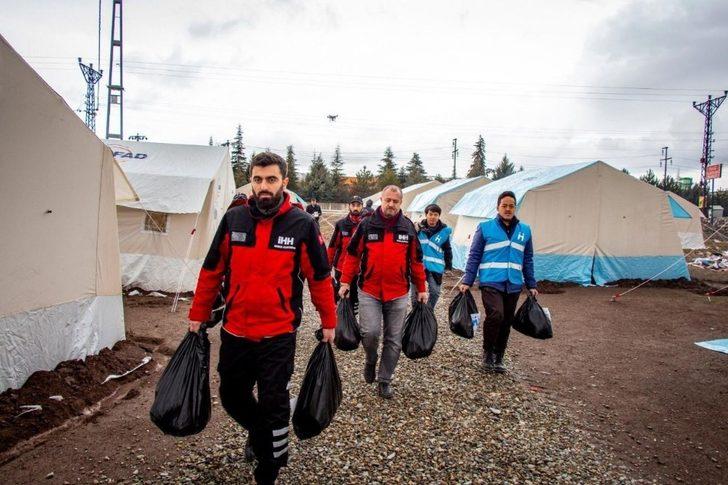 Depremzedelere derneklerin yardımları sürüyor G2